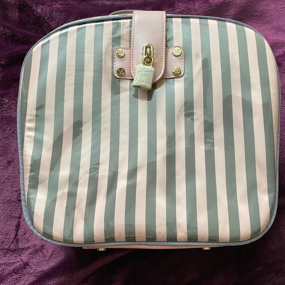 Victoria’s Secret train case